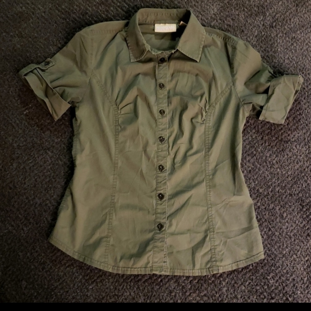 💎 7/$10 Green button-down